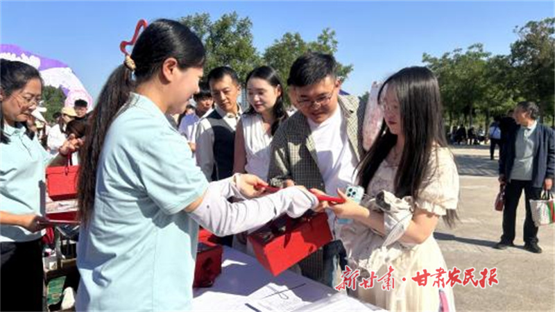 倡導文明婚俗&middot;公益見證愛情&mdash;&mdash;甘肅福彩舉辦&ldquo;福滿七夕?一刮傳情&rdquo;公益活動