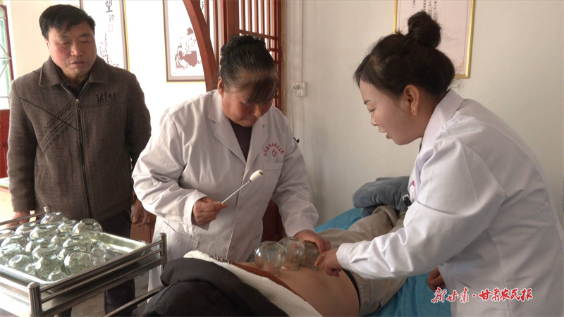 涇川：中醫(yī)藥服務(wù)&ldquo;沉&rdquo;到村 村民健康有&ldquo;醫(yī)&rdquo;靠