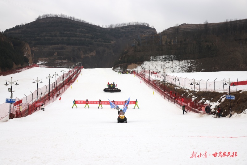冰雪旅游季在西峰區顯勝鄉毛寺村火熱啟動
