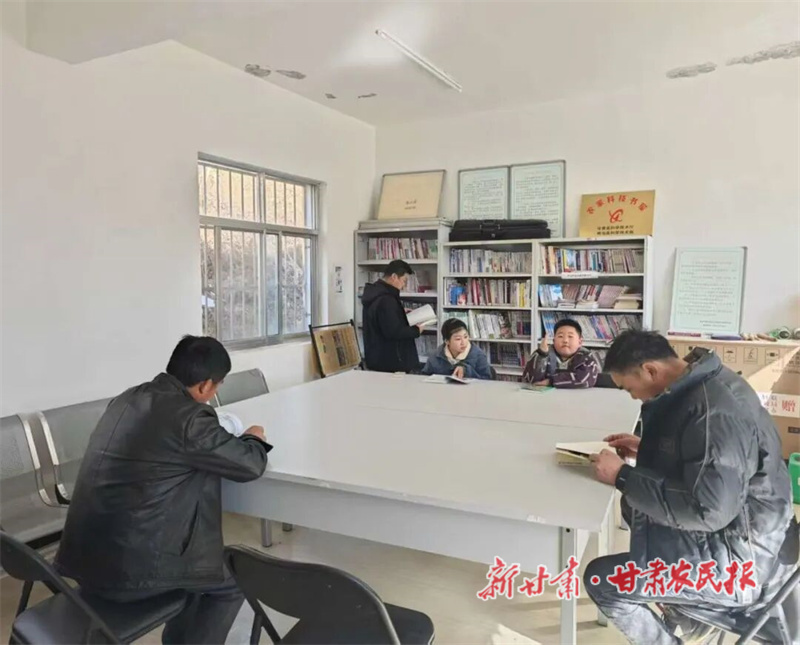 兩當縣：泰山鄉(xiāng)農(nóng)家書屋點亮冬日生活