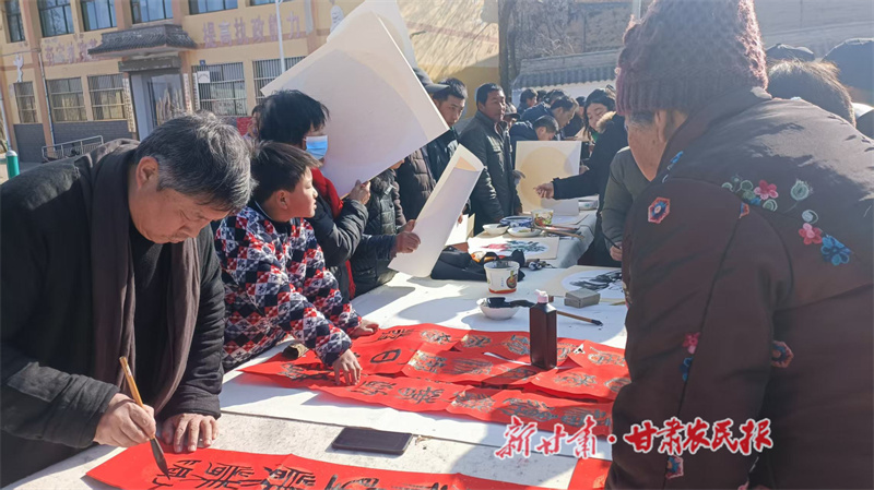 甘谷縣：筆墨送福暖山村 藝術惠民迎新春 