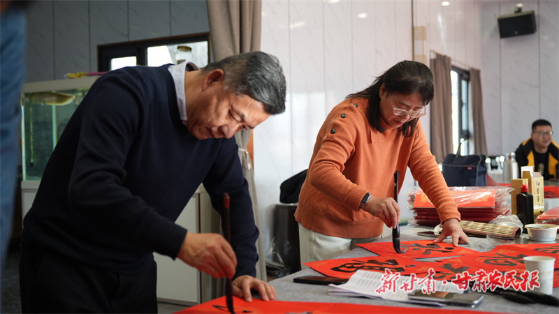 文化惠民潤石溝：&ldquo;翰墨&rdquo;迎春 共筑鄉(xiāng)村幸福年