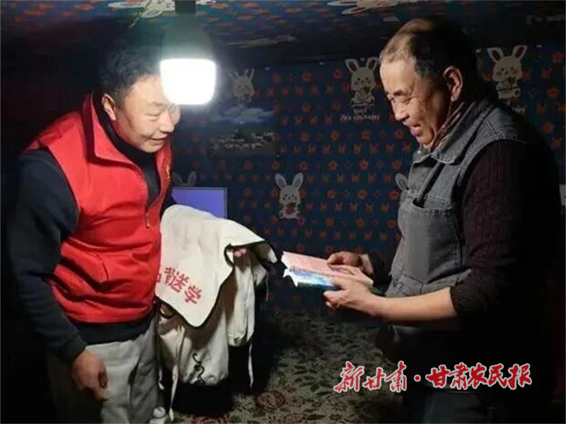 肅北縣：&ldquo;送書上門&rdquo;讓書香飄滿草原